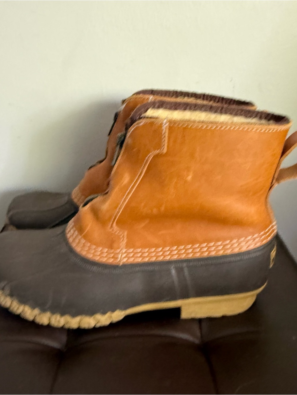 L.L. Bean Women’s 9 Bean Boots Shearling Lined Tan Leather and Rubber Sole - Picture 4 of 8